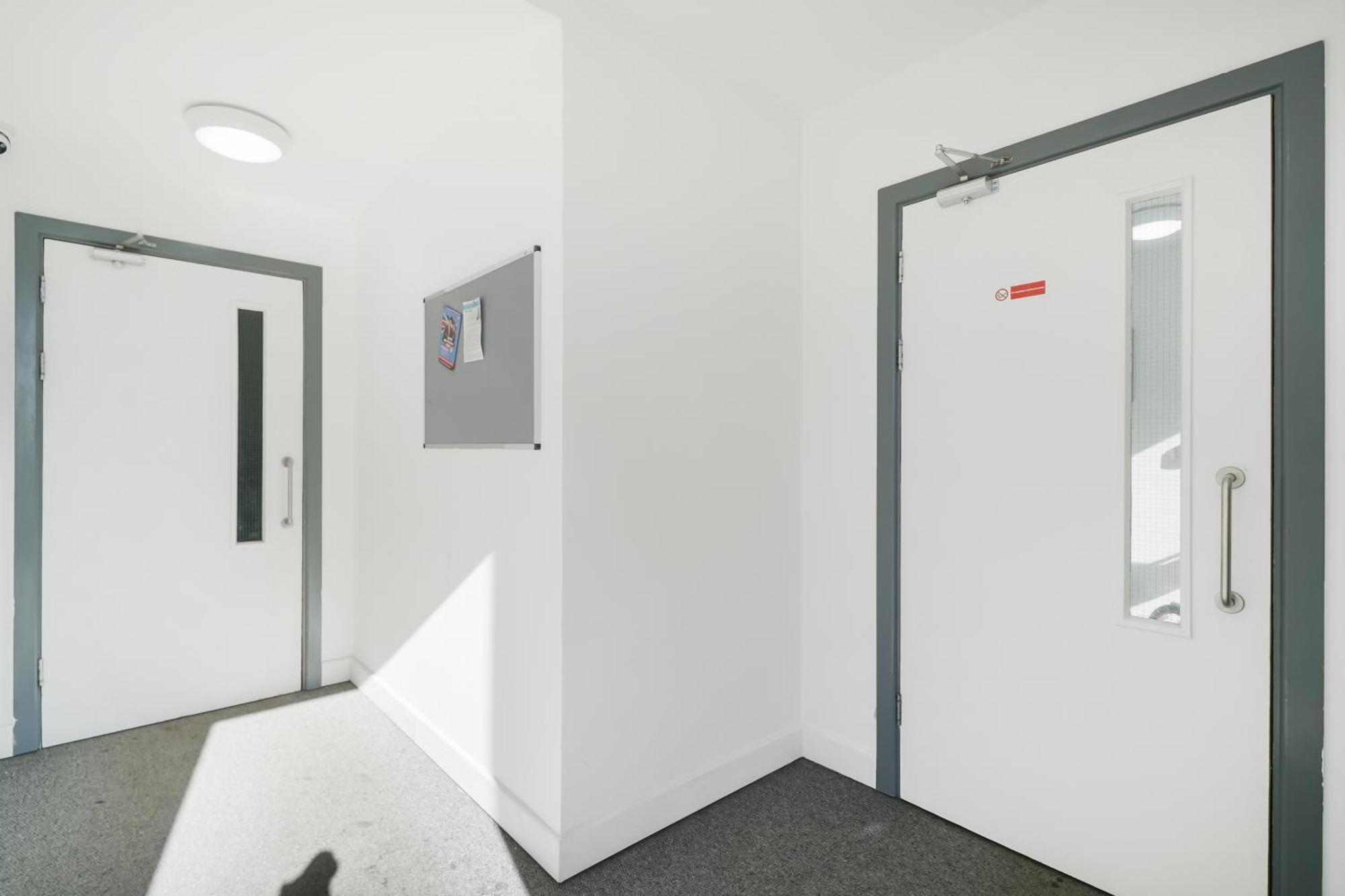One And Two Bed Apartments Slough Near Heathrow Colnbrook Екстериор снимка