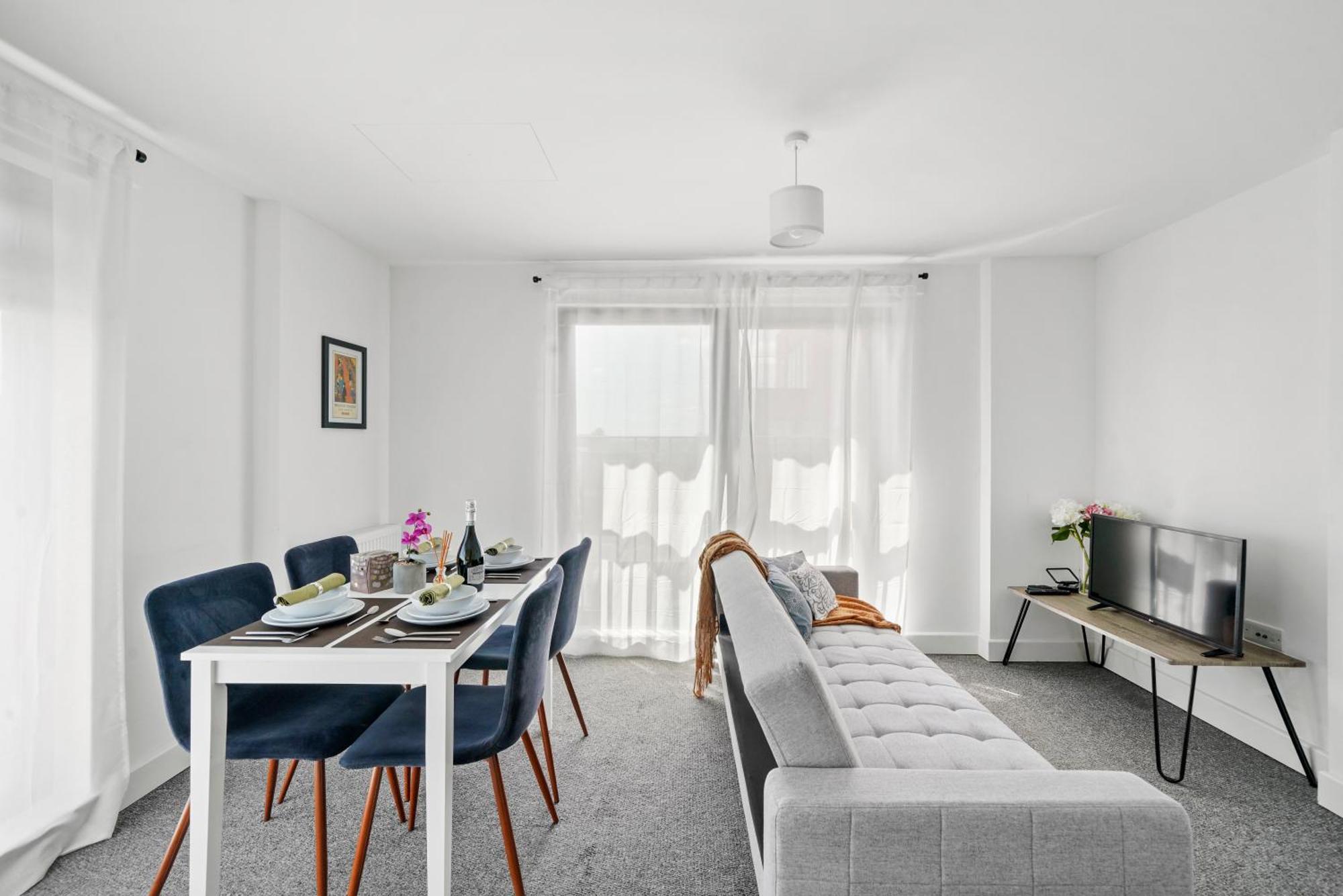 One And Two Bed Apartments Slough Near Heathrow Colnbrook Екстериор снимка
