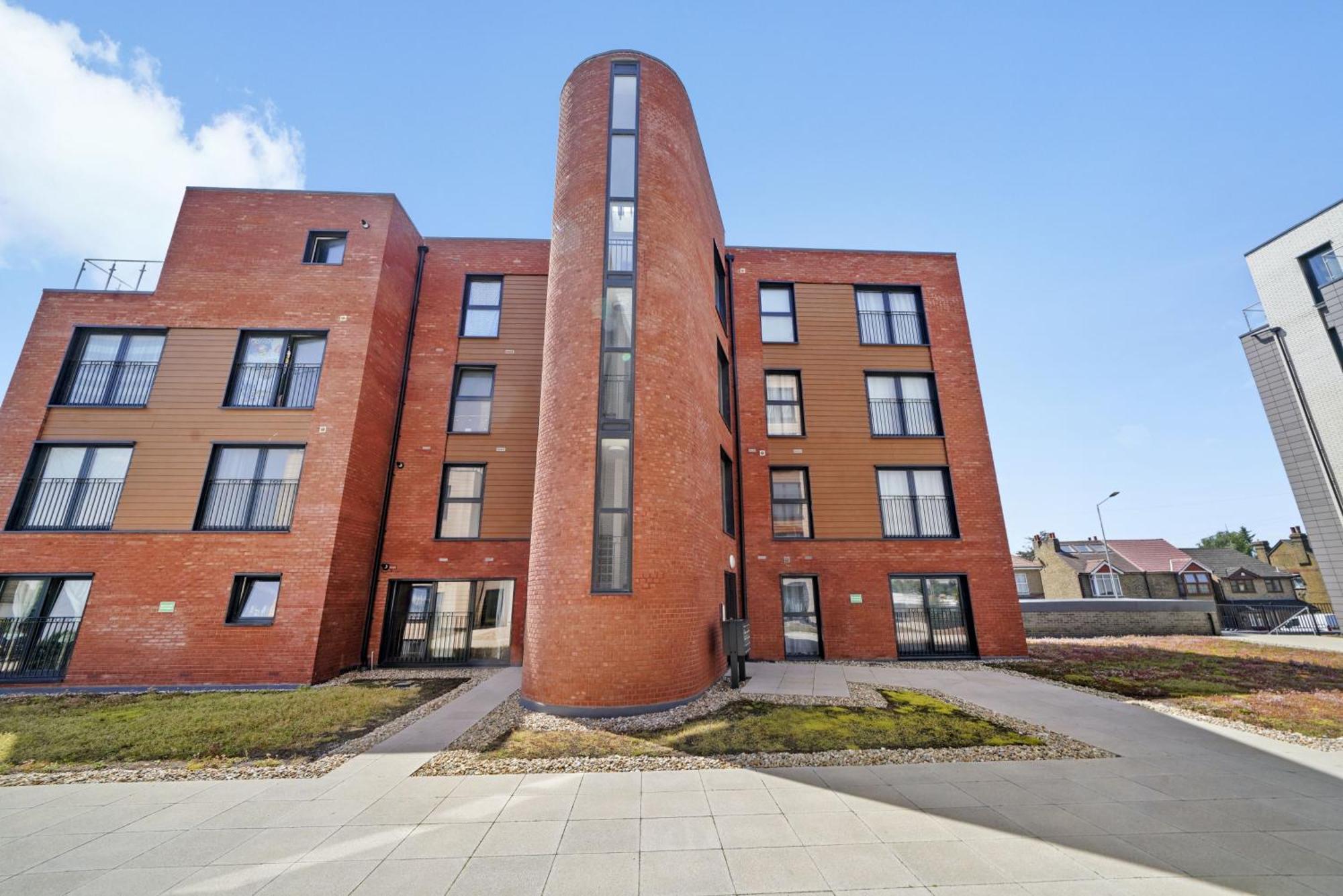 One And Two Bed Apartments Slough Near Heathrow Colnbrook Екстериор снимка