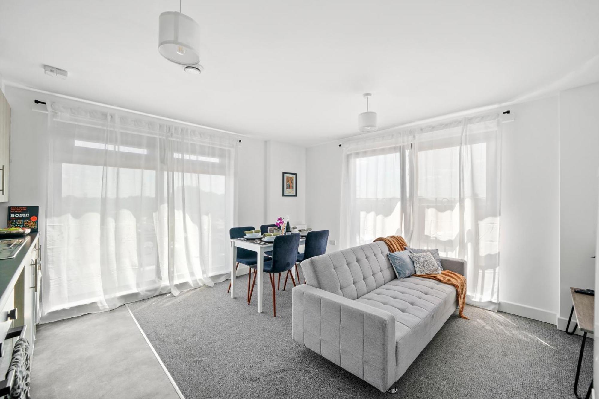 One And Two Bed Apartments Slough Near Heathrow Colnbrook Екстериор снимка