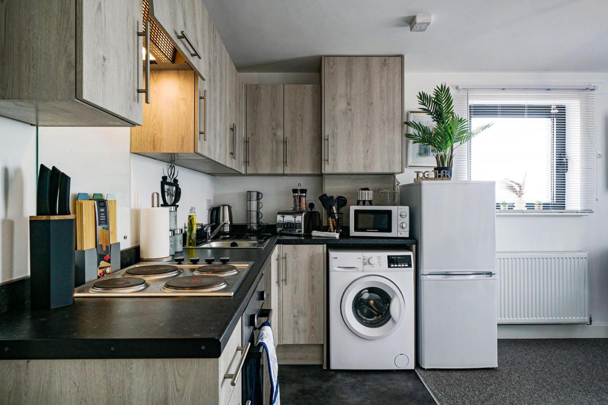 One And Two Bed Apartments Slough Near Heathrow Colnbrook Екстериор снимка