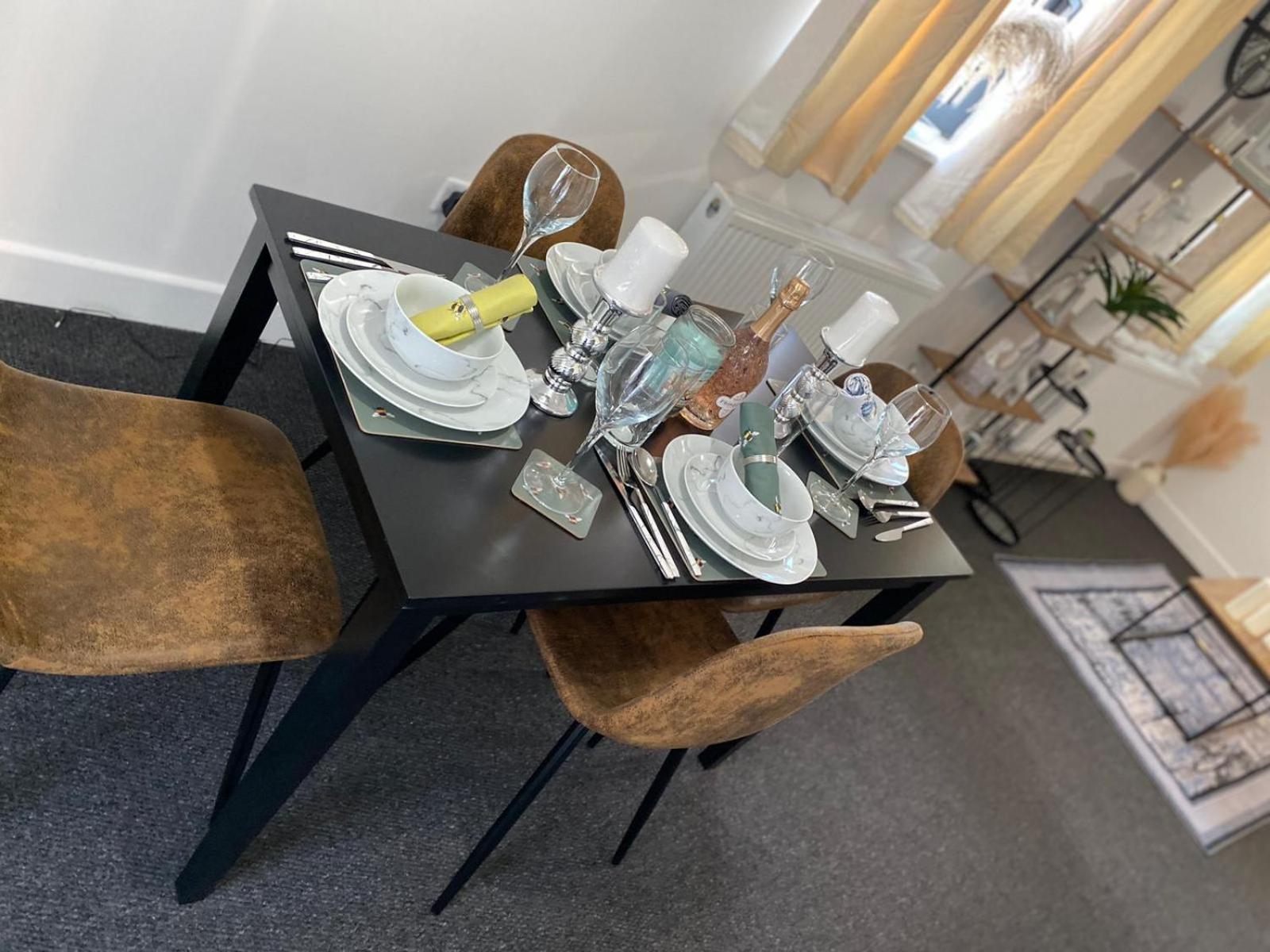 One And Two Bed Apartments Slough Near Heathrow Colnbrook Екстериор снимка
