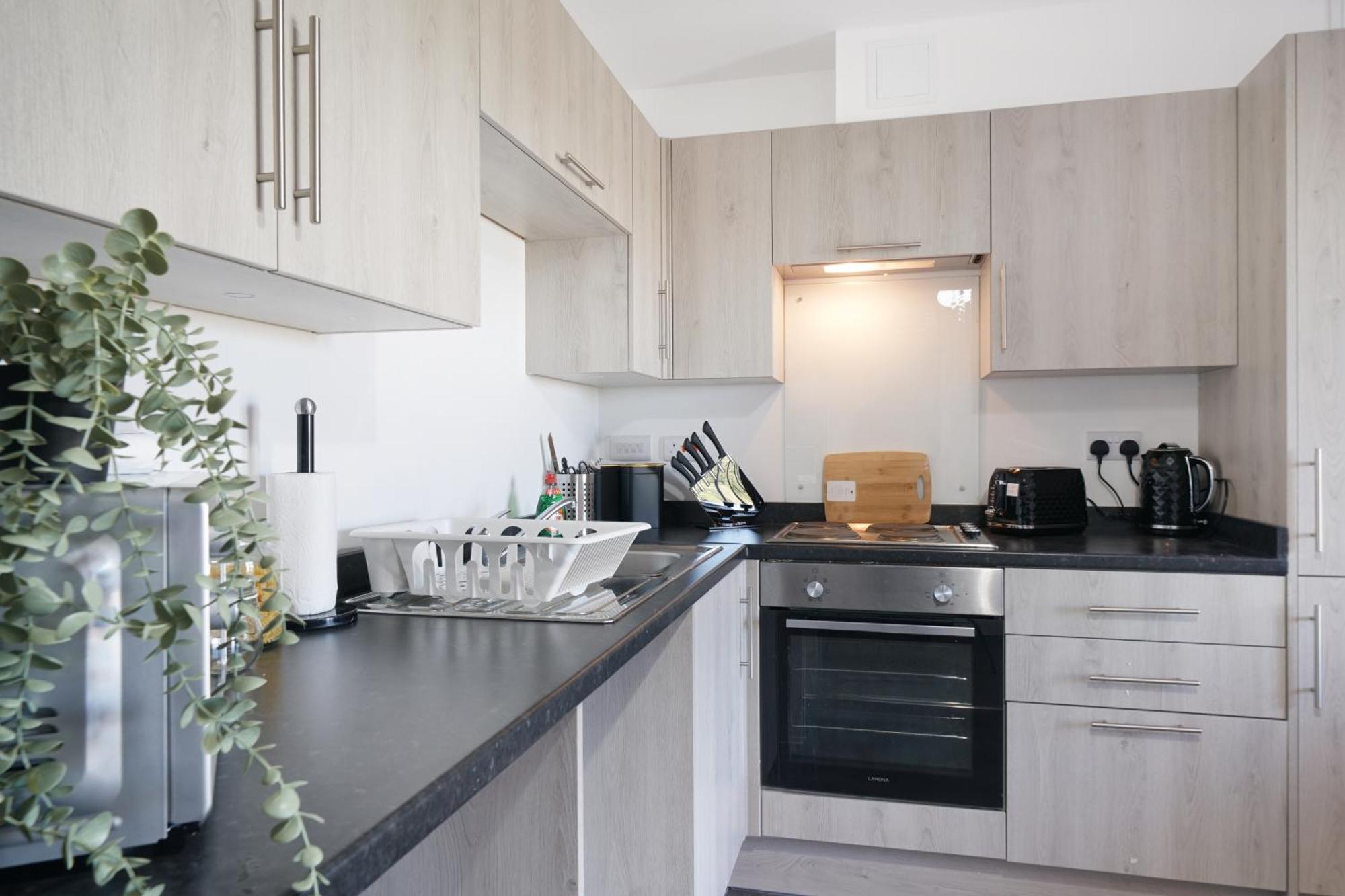 One And Two Bed Apartments Slough Near Heathrow Colnbrook Екстериор снимка