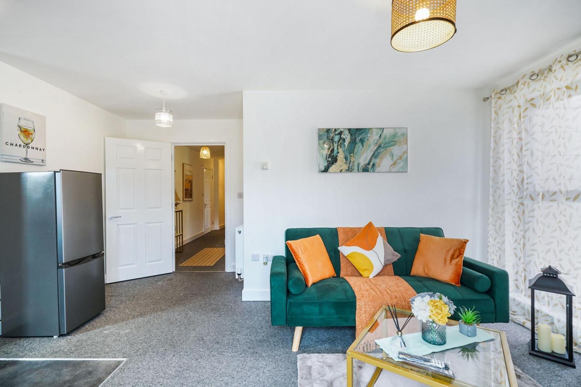 One And Two Bed Apartments Slough Near Heathrow Colnbrook Екстериор снимка