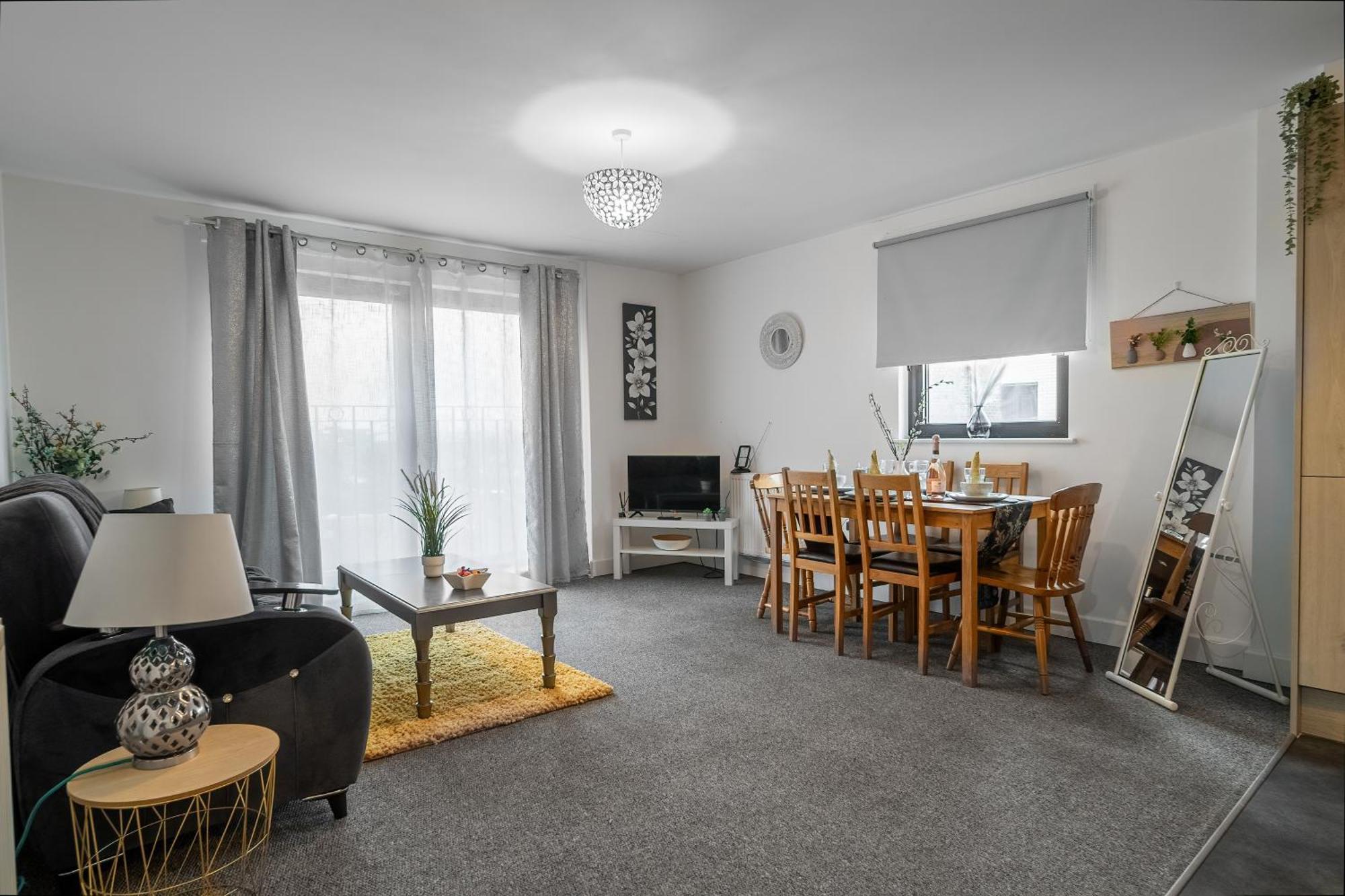 One And Two Bed Apartments Slough Near Heathrow Colnbrook Екстериор снимка