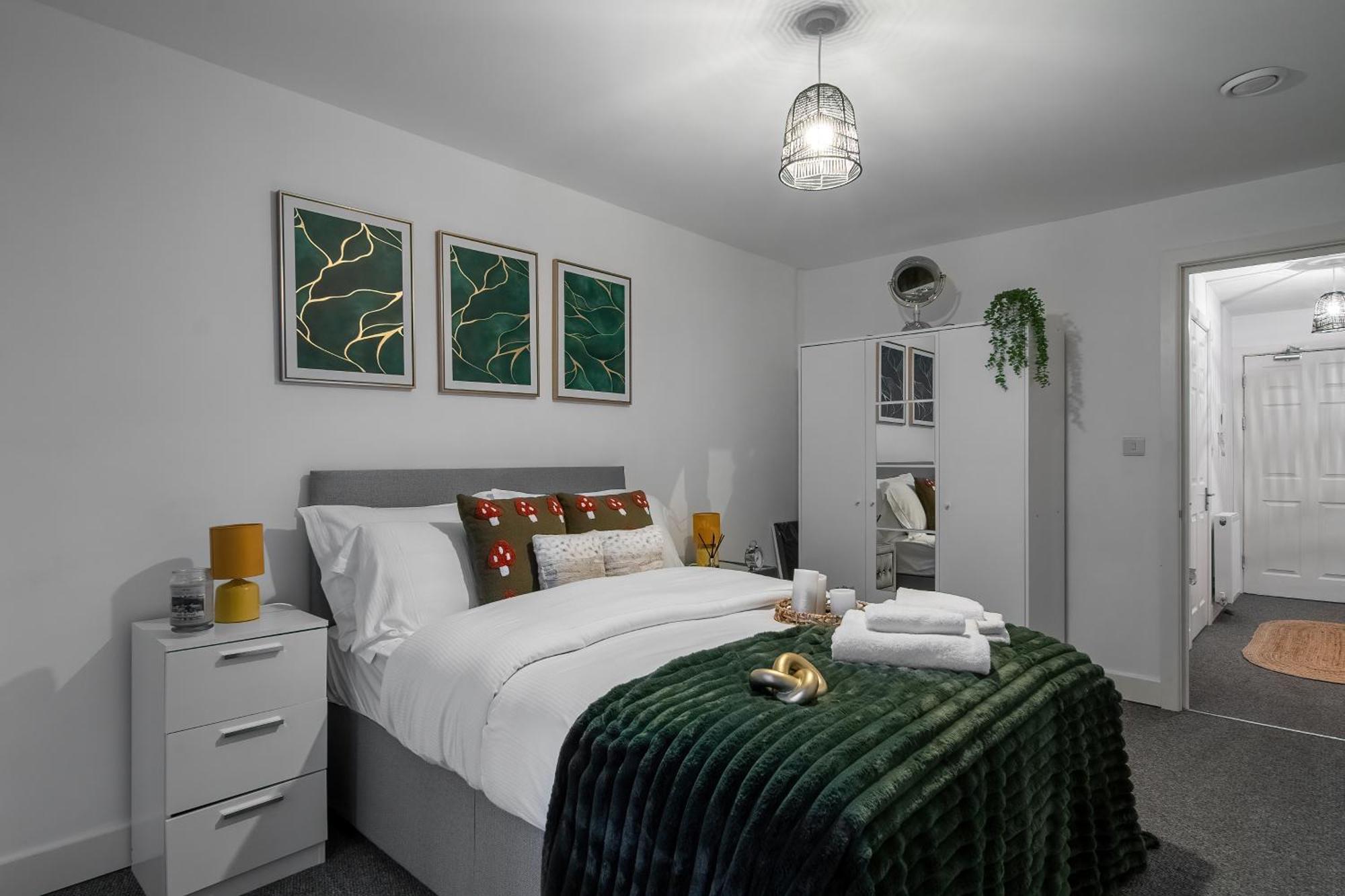 One And Two Bed Apartments Slough Near Heathrow Colnbrook Екстериор снимка