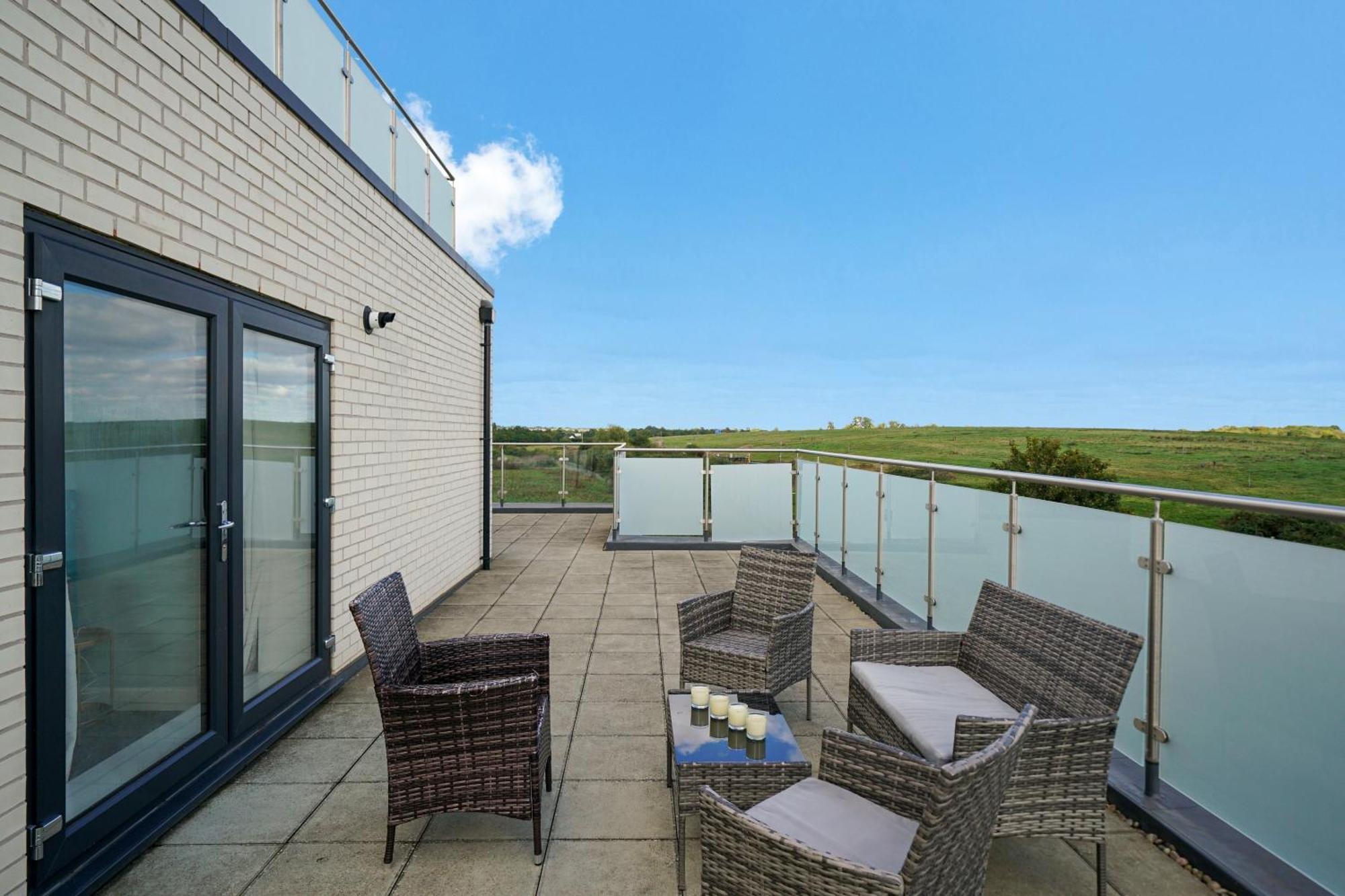 One And Two Bed Apartments Slough Near Heathrow Colnbrook Екстериор снимка