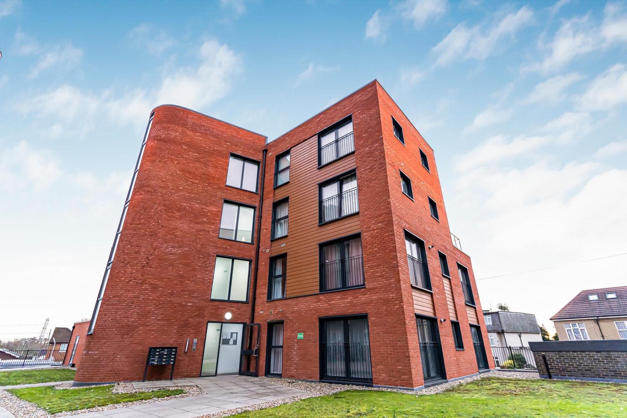 One And Two Bed Apartments Slough Near Heathrow Colnbrook Екстериор снимка